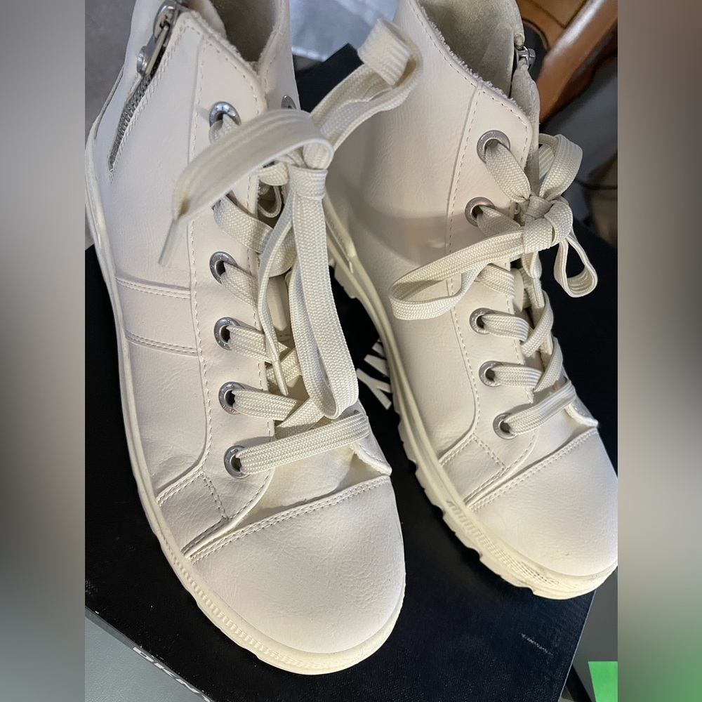 Blowfish side zipper bootie sneaker